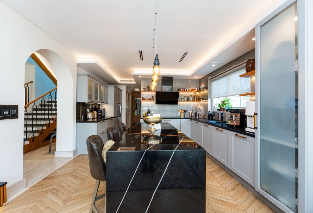 FULLY RENOVATED 3BR VILLA | DISTRICT 5, JUMEIRAH PARK presentation photo 7
