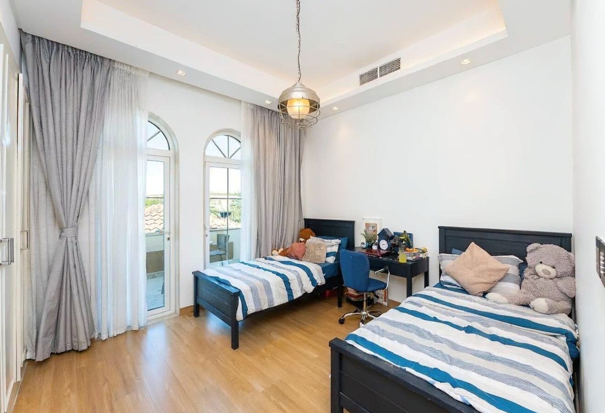 FULLY RENOVATED 3BR VILLA | DISTRICT 5, JUMEIRAH PARK presentation photo 9