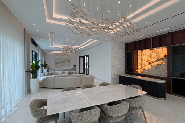 7-BR IN PARKWAYS