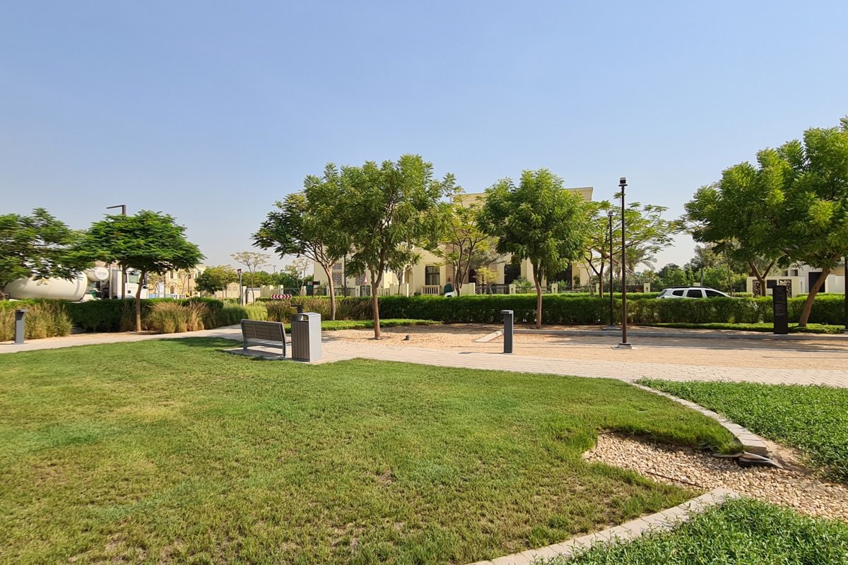 8 BR Villa in Hills View presentation photo 4