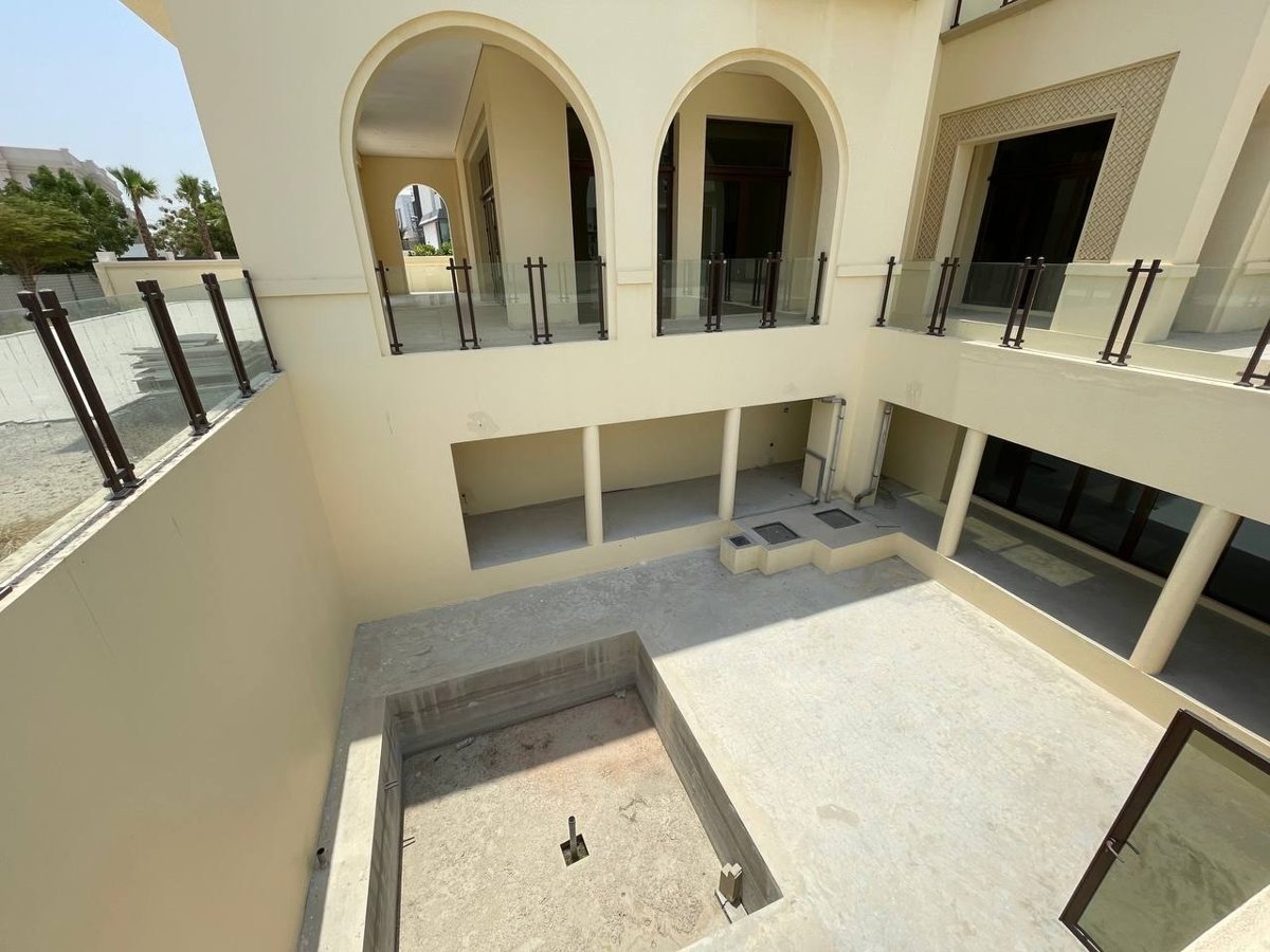 8 BR Villa in Hills View presentation photo 2