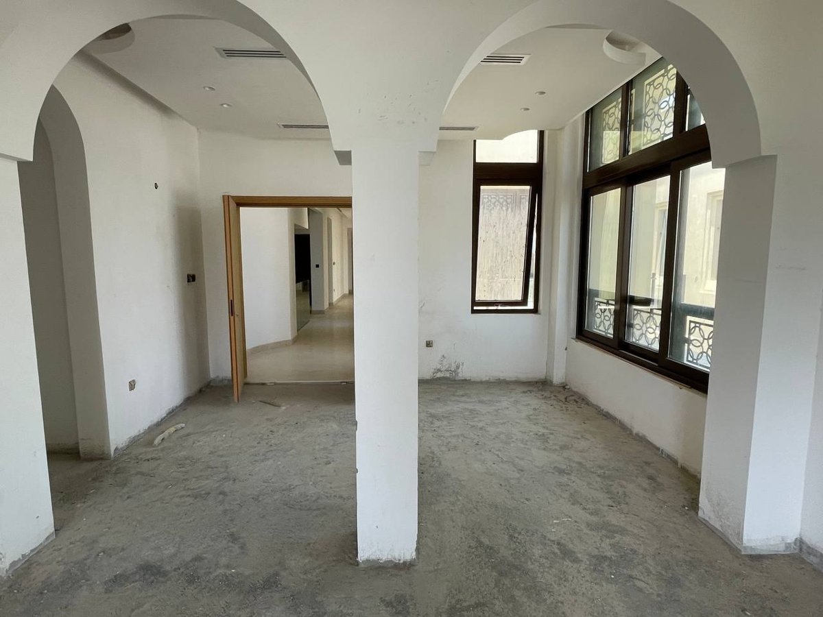 8 BR Villa in Hills View presentation photo 3
