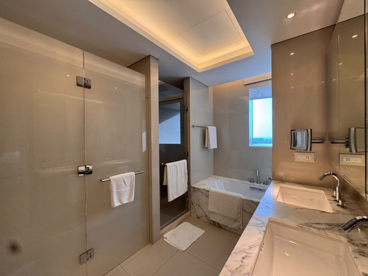 3-Bedroom + Maid's Residence in Address Sky View Tower 1 presentation photo 10
