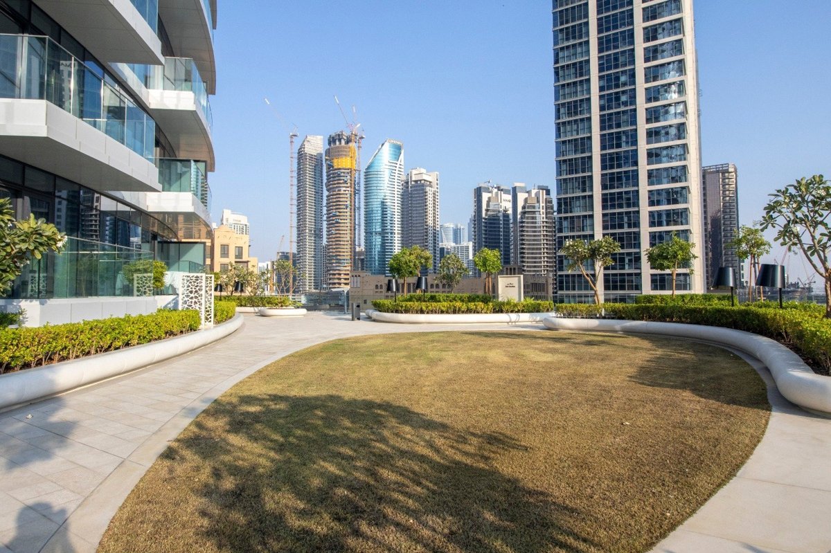 4-BR IN IMPERIAL AVENUE presentation photo 7