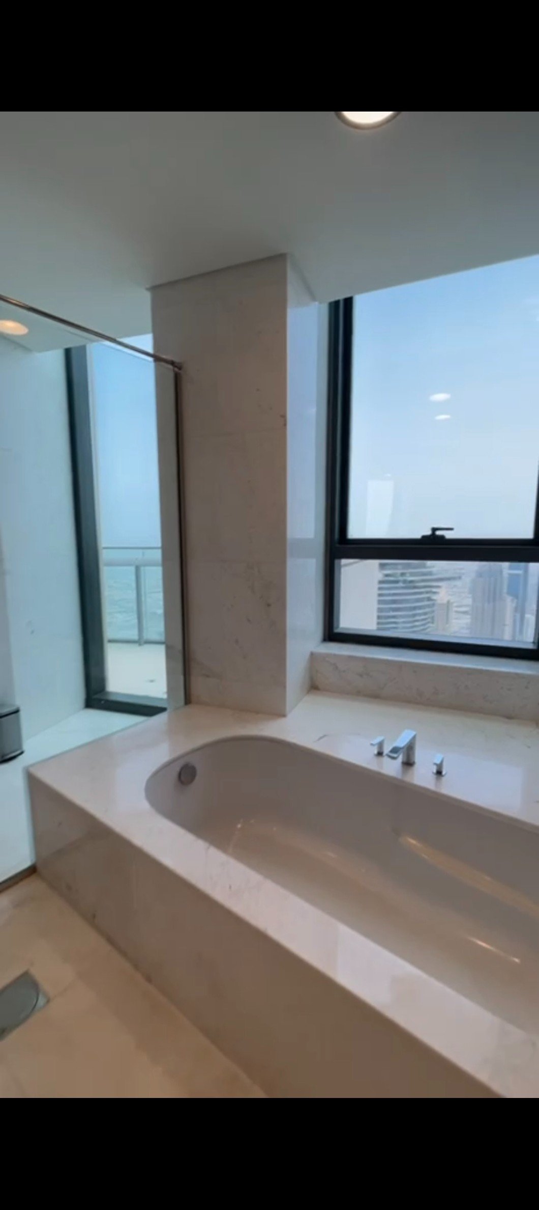 ULTRA-RARE PENTHOUSE BURJ VISTA presentation photo 8