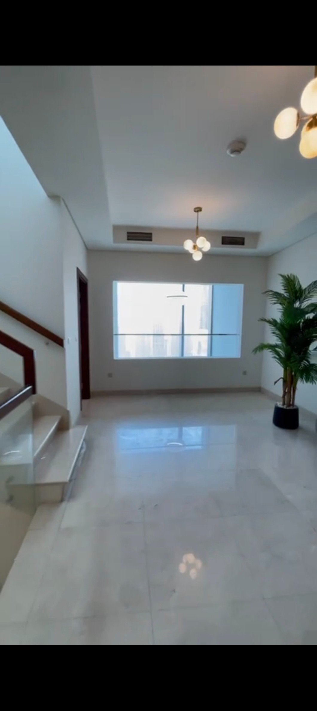 ULTRA-RARE PENTHOUSE BURJ VISTA presentation photo 9