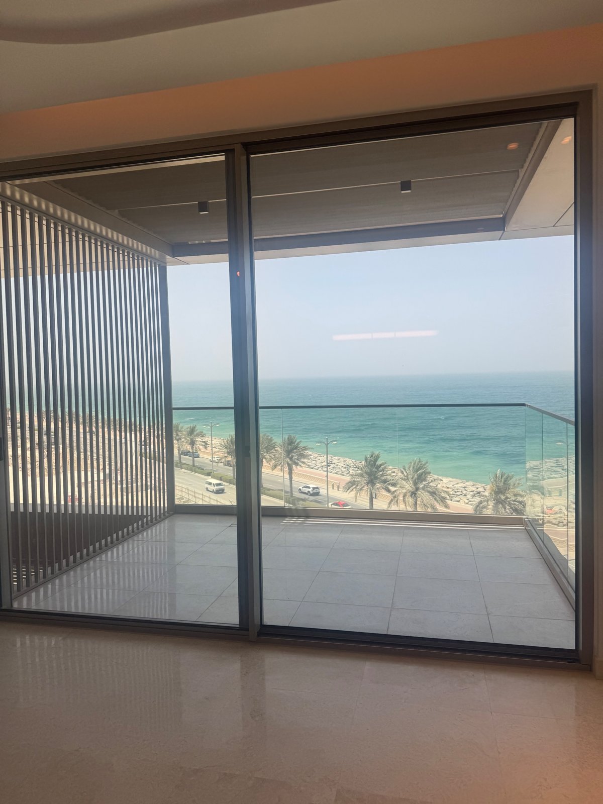 PALM JUMEIRAH | 3 br full sea view | private beach presentation photo 7