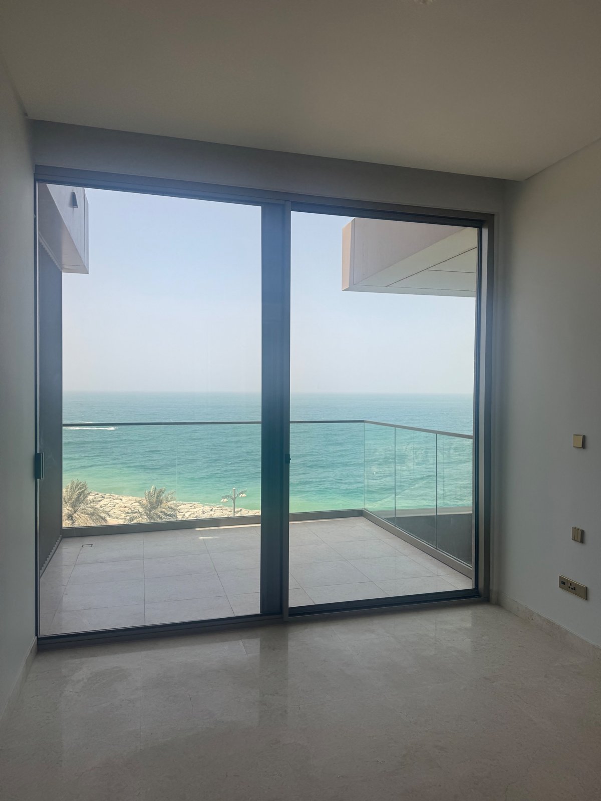 PALM JUMEIRAH | 3 br full sea view | private beach presentation photo 8