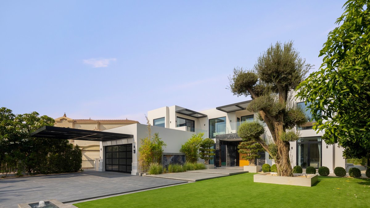 5BR Fully Remodeled Masterview Villa | Lake View presentation photo 2