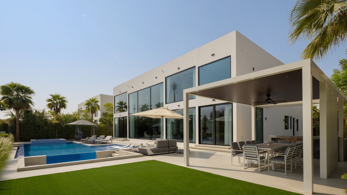5BR Fully Remodeled Masterview Villa | Lake View presentation photo 3
