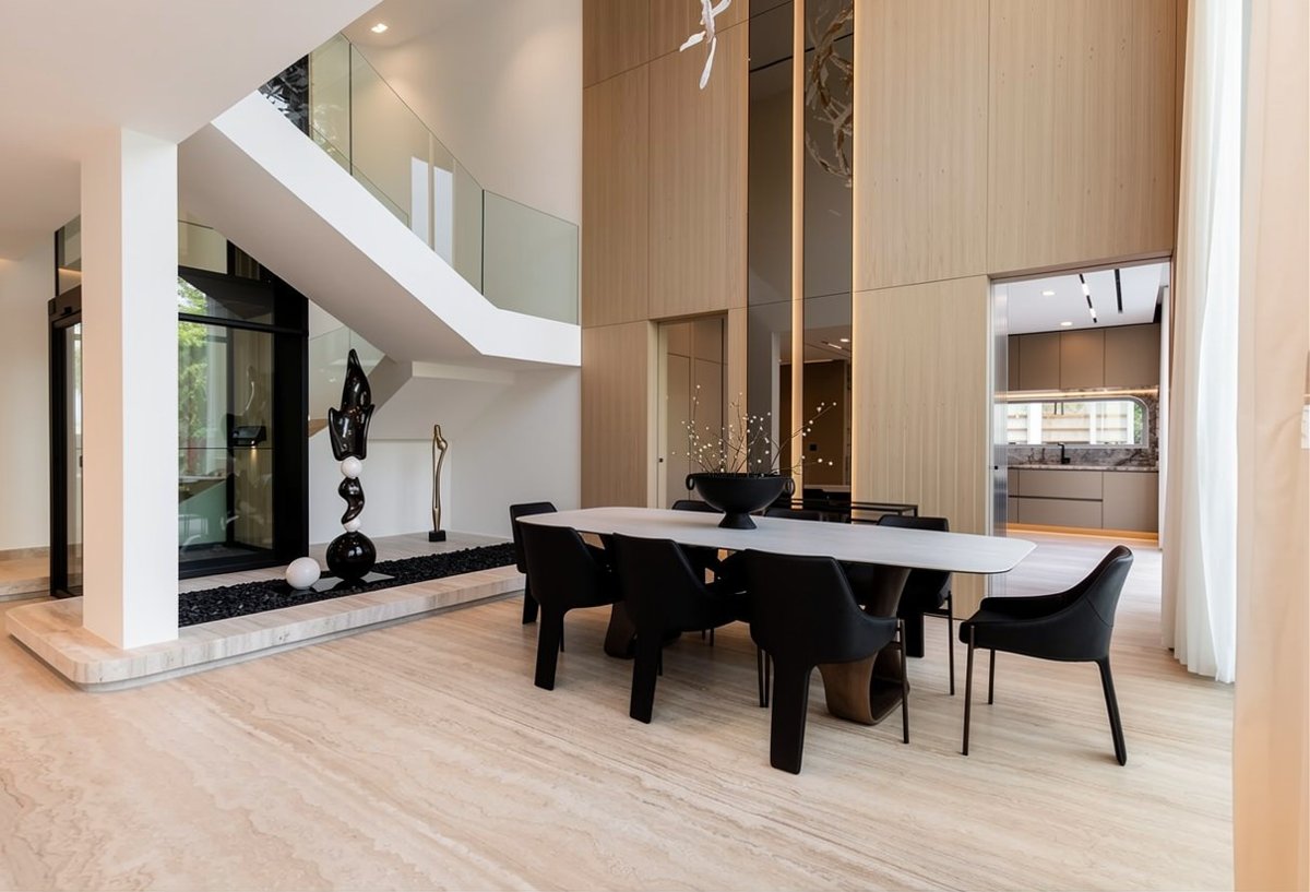 Ultra-Luxury Upgraded 5BR Villa presentation photo 8