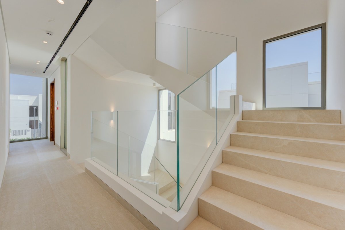SUNRISE LIVING BY H&H | CANALFRONT SIGNATURE VILLA presentation photo 7