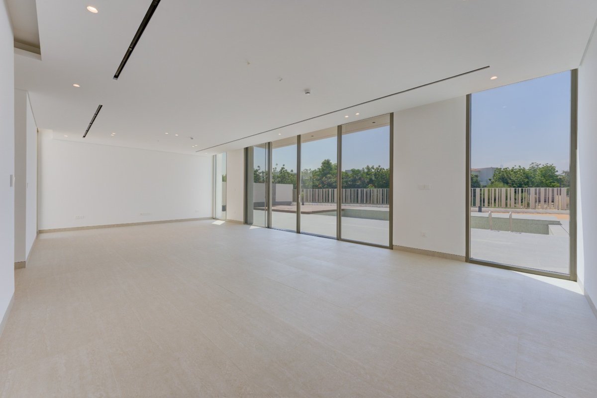 SUNRISE LIVING BY H&H | CANALFRONT SIGNATURE VILLA presentation photo 4