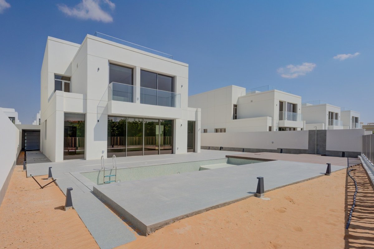 SUNRISE LIVING BY H&H | CANALFRONT SIGNATURE VILLA presentation photo 3