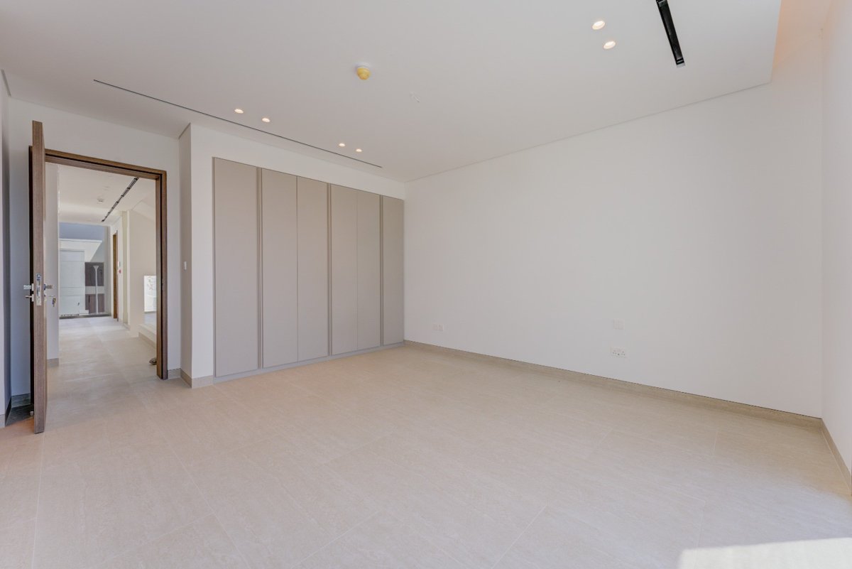 SUNRISE LIVING BY H&H | CANALFRONT SIGNATURE VILLA presentation photo 9