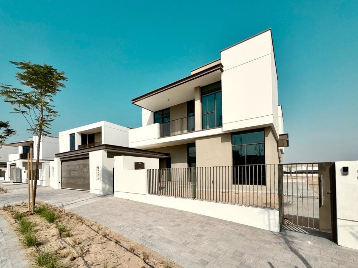 Tilal Al Furjan Phase 2 | 5BR Villa | Single Row presentation photo 2