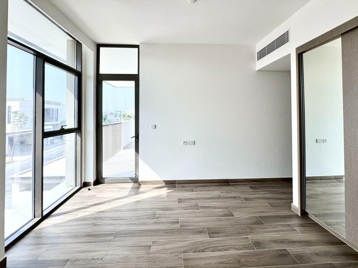 Tilal Al Furjan Phase 2 | 5BR Villa | Single Row presentation photo 3