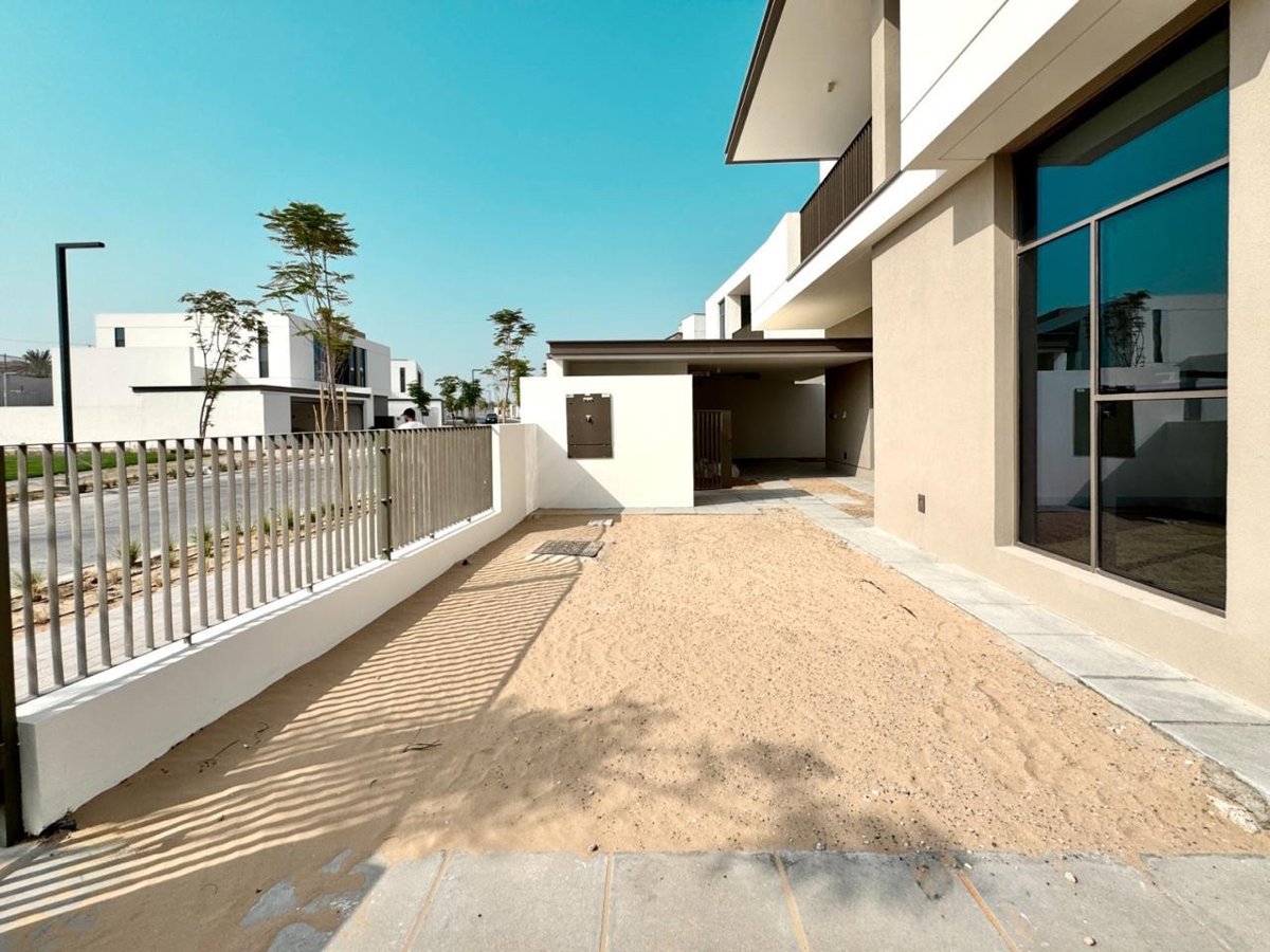 Tilal Al Furjan Phase 2 | 5BR Villa | Single Row presentation photo 4