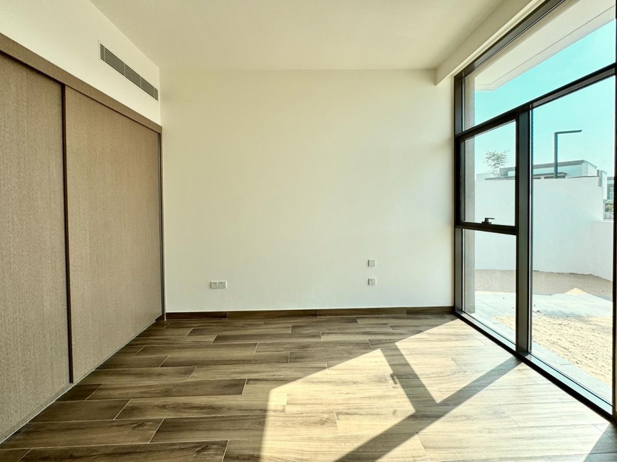 Tilal Al Furjan Phase 2 | 5BR Villa | Single Row presentation photo 5
