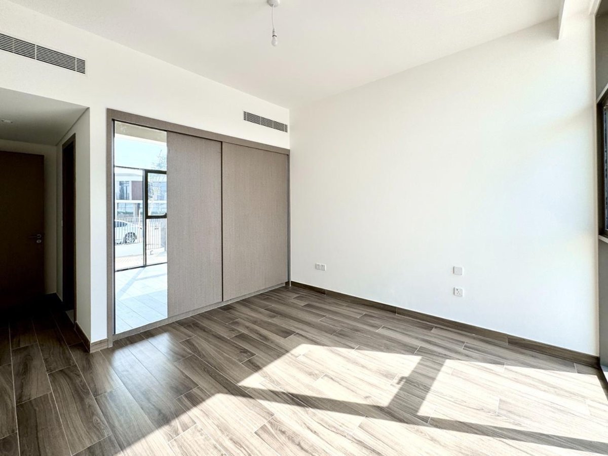 Tilal Al Furjan Phase 2 | 5BR Villa | Single Row presentation photo 10